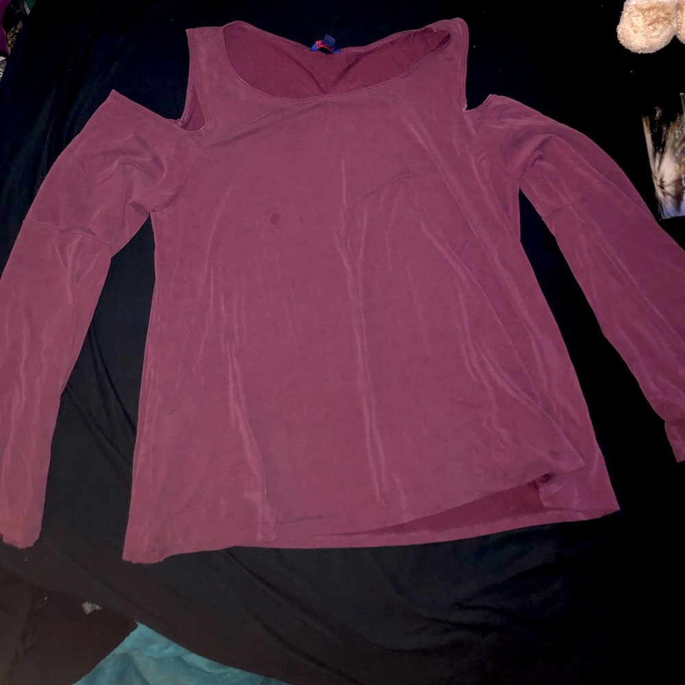 long, bell sleeve. cut out shoulders. color:maroon/purple